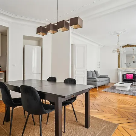 Luxury La Tour Apartment *
