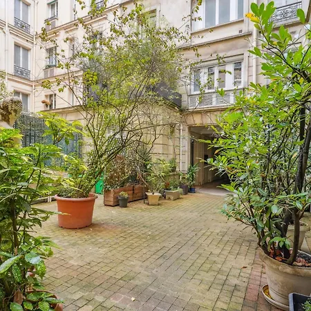 Luxury La Tour Apartment Paris