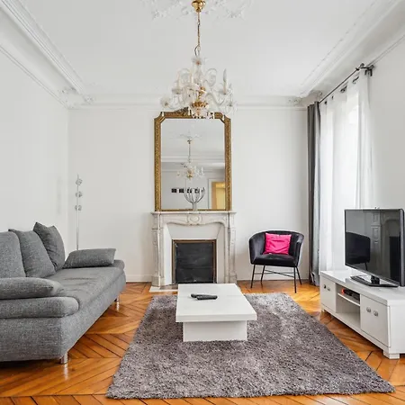 Luxury La Tour Daire Paris