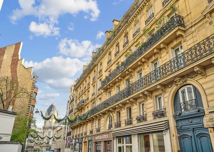 Luxury La Tour Paris